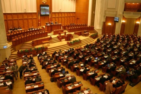 Guvernul vrea să taie din sporuri şi să reducă la 1-3 diferenţa dintre venituri în sistemul public